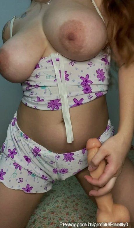 Emellly0 onlyfans boobs