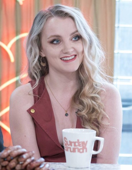 Evanna Lynch naked onlyfans leak