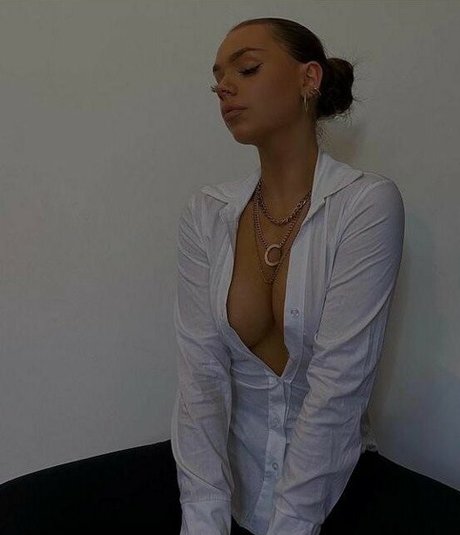 charlotte maynard onlyfans strip