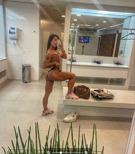 Giovanna B Pati onlyfans leajs