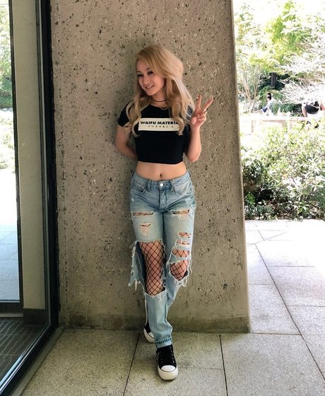 Reina Scully onlyfans striptease