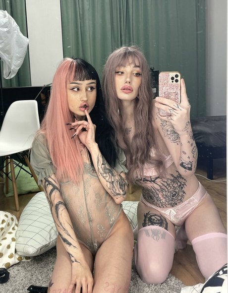 Amy Split onlyfans nide