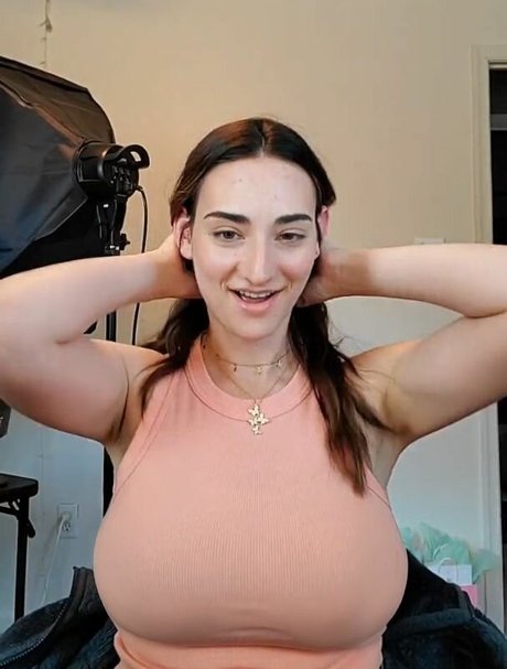 Abigail Shapiro onlyfans tits