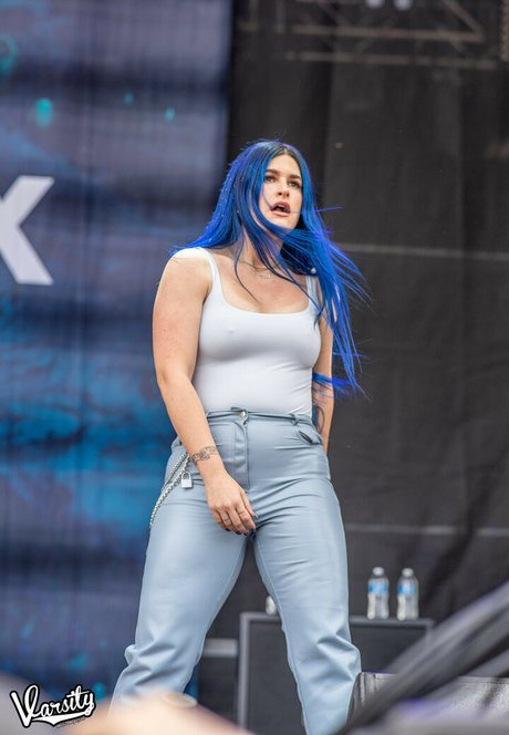 WomenMetal ass onlyfans