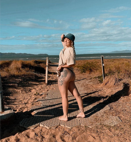 Eden MCK onlyfans nude pics