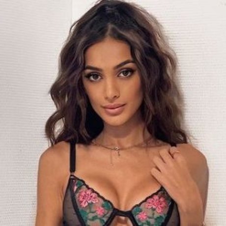 Maissane nudes only fans