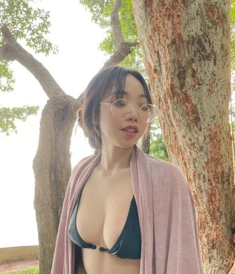 Goldenbee nudes only fans