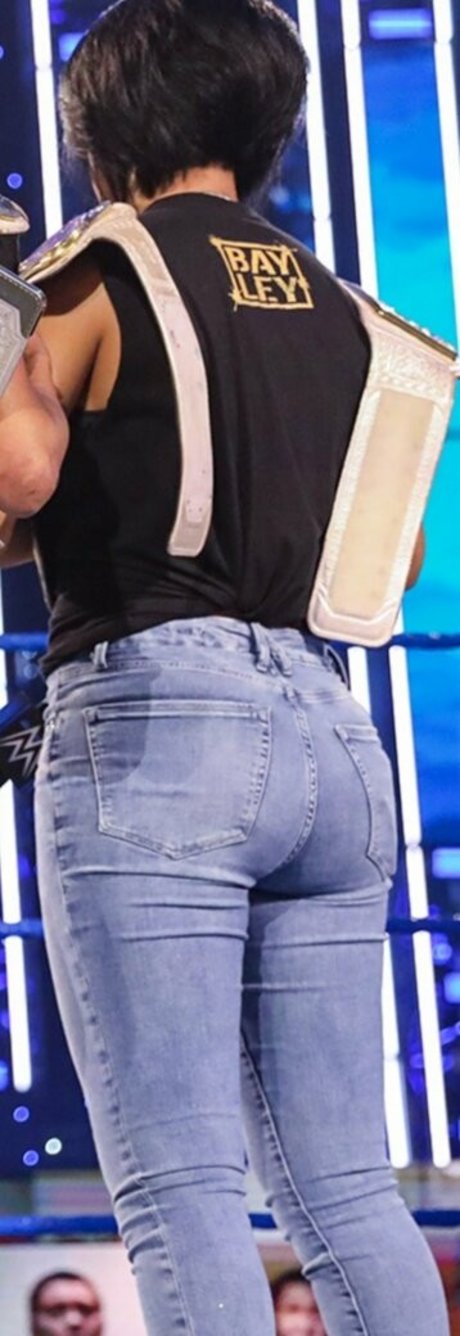 Bayley WWE Wrestler is on onlyfans