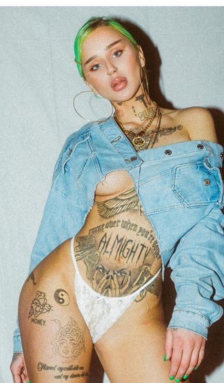 Amy Almighty onlyfans model photo