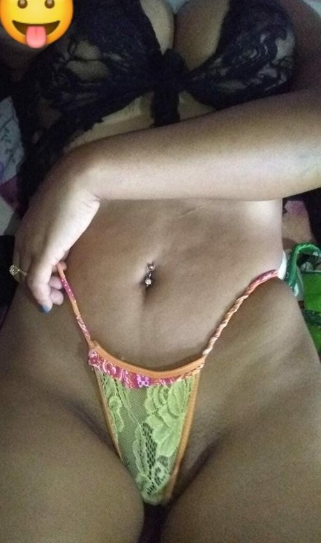 Valeria Deslumbr topless onlyfans