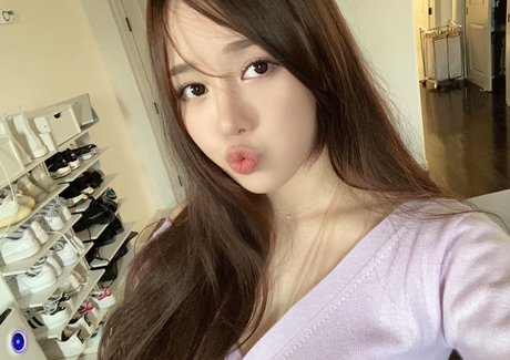 Plooful onlyfans model