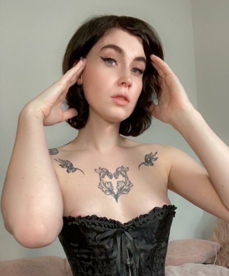 Elise Verona Profile pic