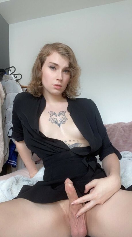 Elise Verona onlyfans ass