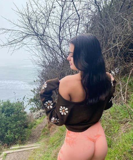 chloe222 onlyfans striptease