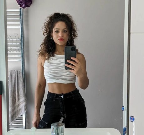 Moya Lothian McLean onlyfans nudes