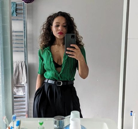 Moya Lothian McLean nude leaked onlyfans