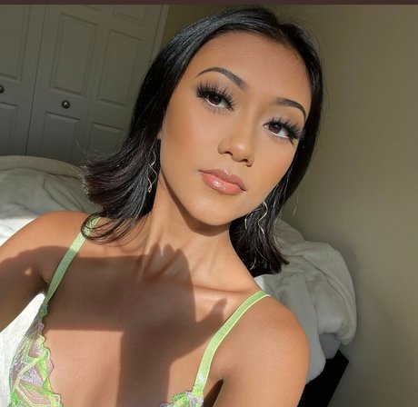 molineymao onlyfans nude tits