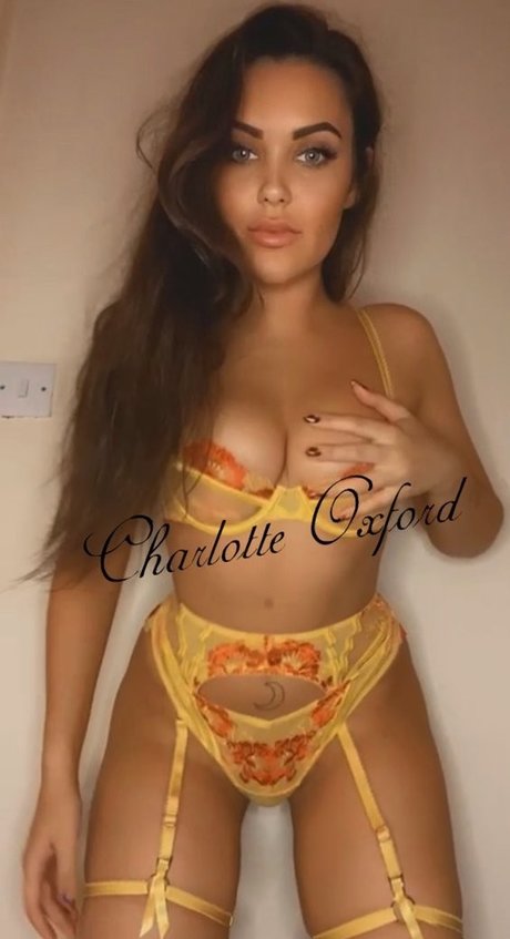 Charlotte Oxford naked onlyfans leaks