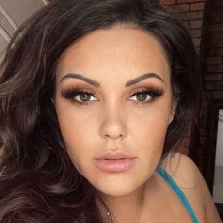 Charlotte Oxford onlyfans nide