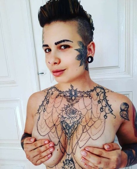 Mira Cuckold onlyfans pictures