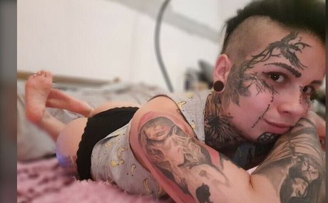 Mira Cuckold onlyfans ass