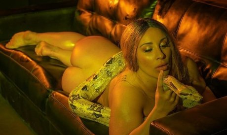 Chloe Sannito onlyfans model photos