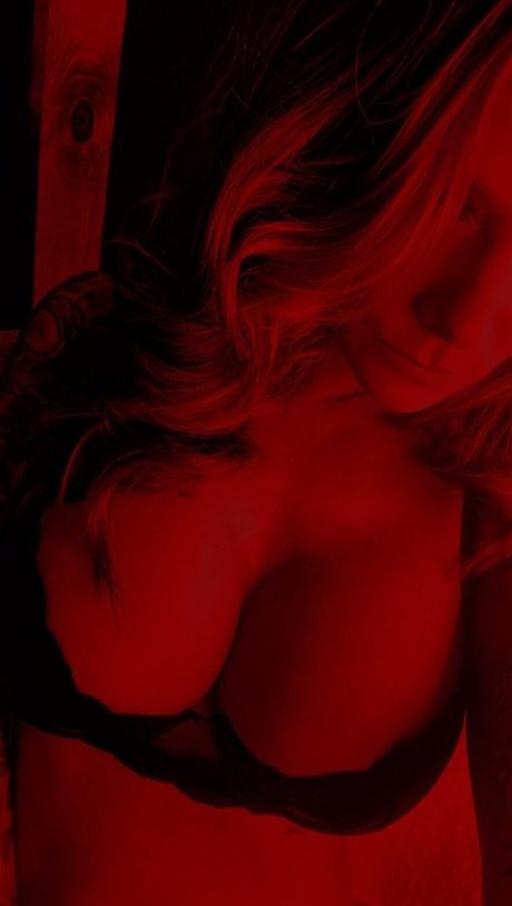 chroniclesofatiredassmom leaked onlyfans.