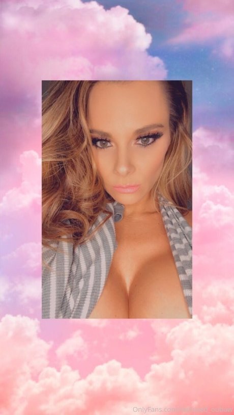 chroniclesofatiredassmom onlyfans picture