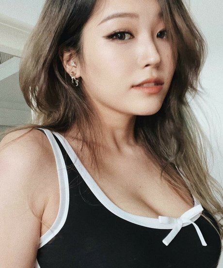 YoonHyoonAikuros nude onlyfans leaked