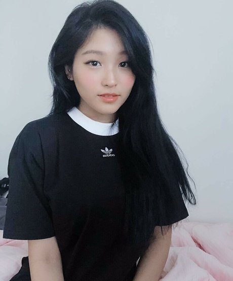 YoonHyoonAikuros onlyfans nude leaked