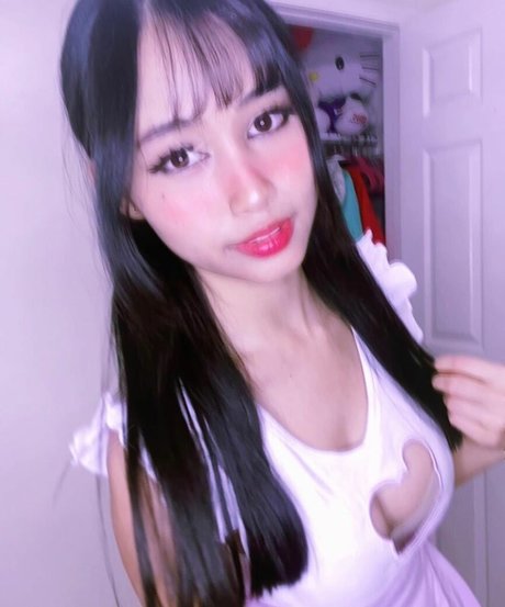 Charla Mouse onlyfans strip tease