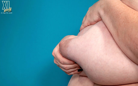 Lexxxi Luxe onlyfans leaked tits