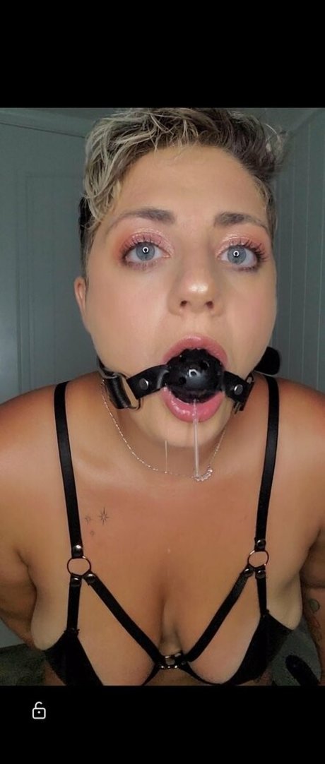 CallmeMiaG onlyfans lesk