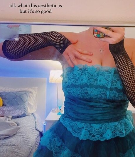 Emma Topps tits onlyfans