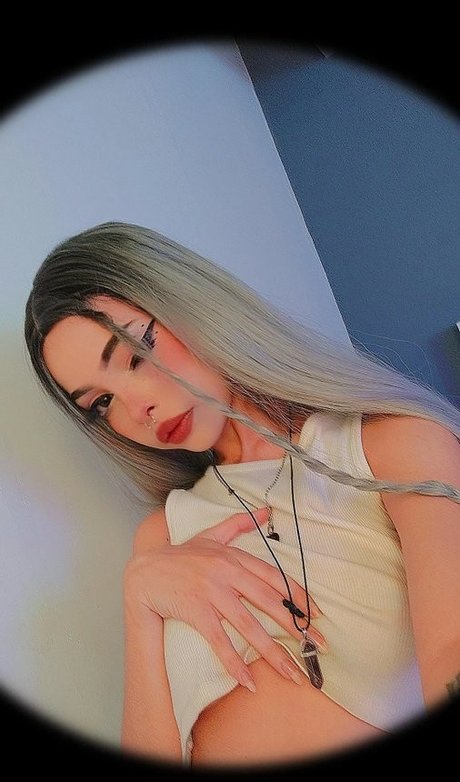 CuteEvaa18 feet onlyfans