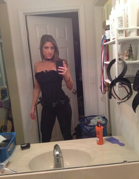 Lauren Bedford Russell onlyfans leaked.