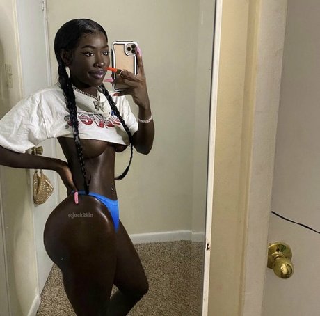 Cyn Kaine sexy onlyfans