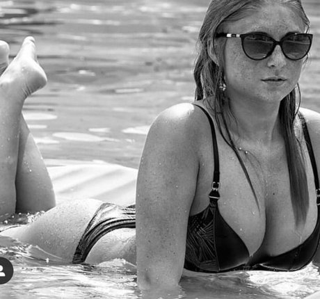 sweet jcolleen only fans naked