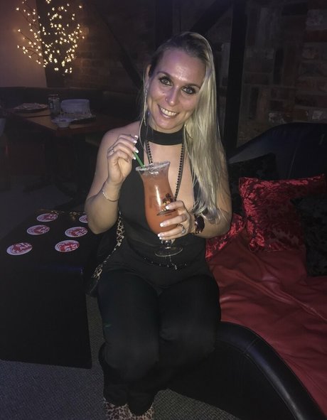 ukhotwife onlyfans leaks