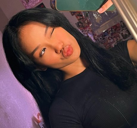 Tori Pareno onlyfans model photo