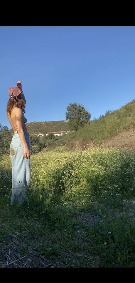 rennaacer onlyfans striptease