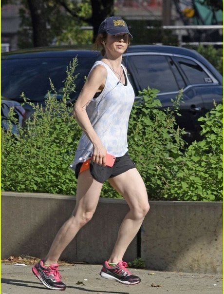 Ellie Kemper onlyfans star