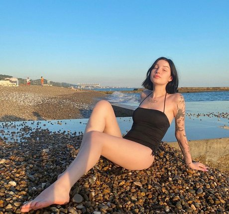 Julia Molligan onlyfans posts