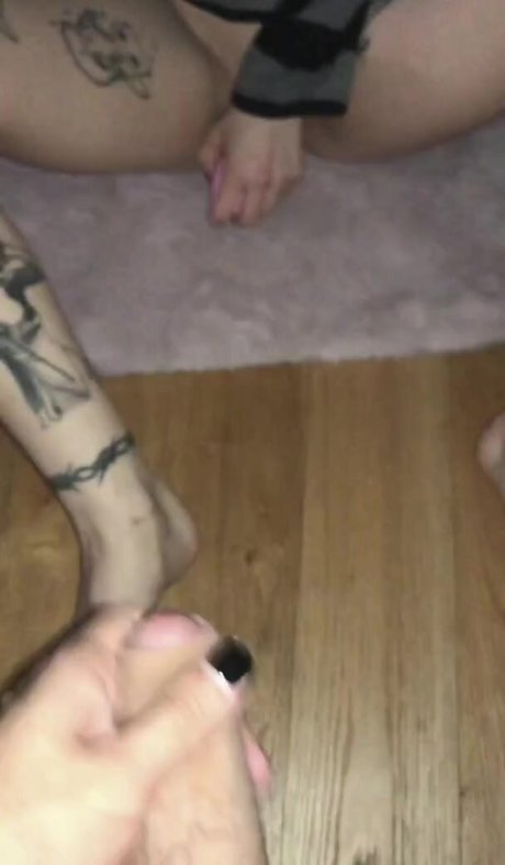 Ellesclub naked only fans