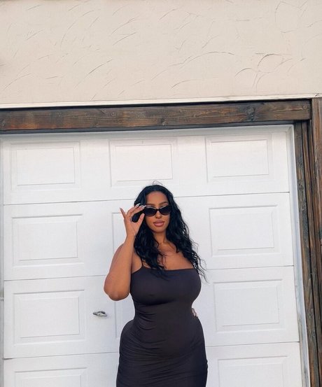 iLLi y nude only fans