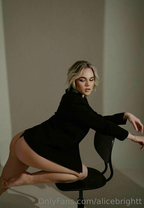 alicebrightt nude onlyfans leaks