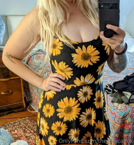 theradicalfox onlyfans nude pics