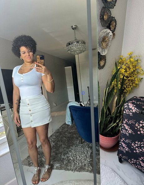 cynthiagarcia1212 onlyfans explicit content