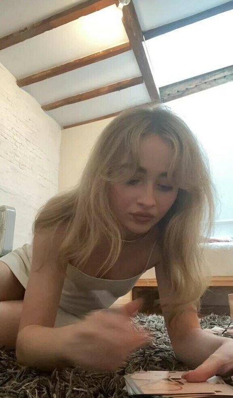 Sabrina Carpenter only fans leaks