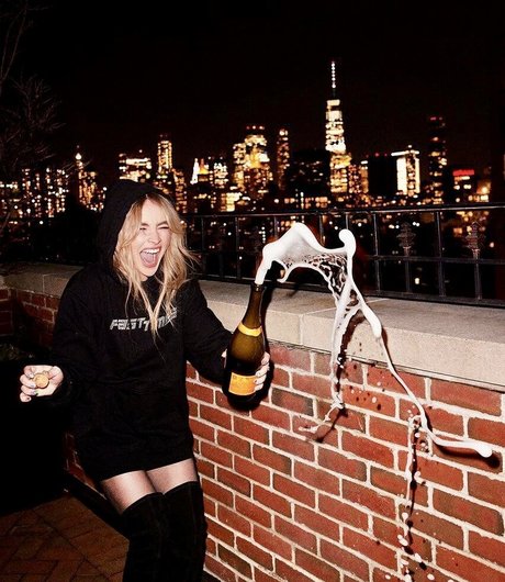 Sabrina Carpenter Profile pic